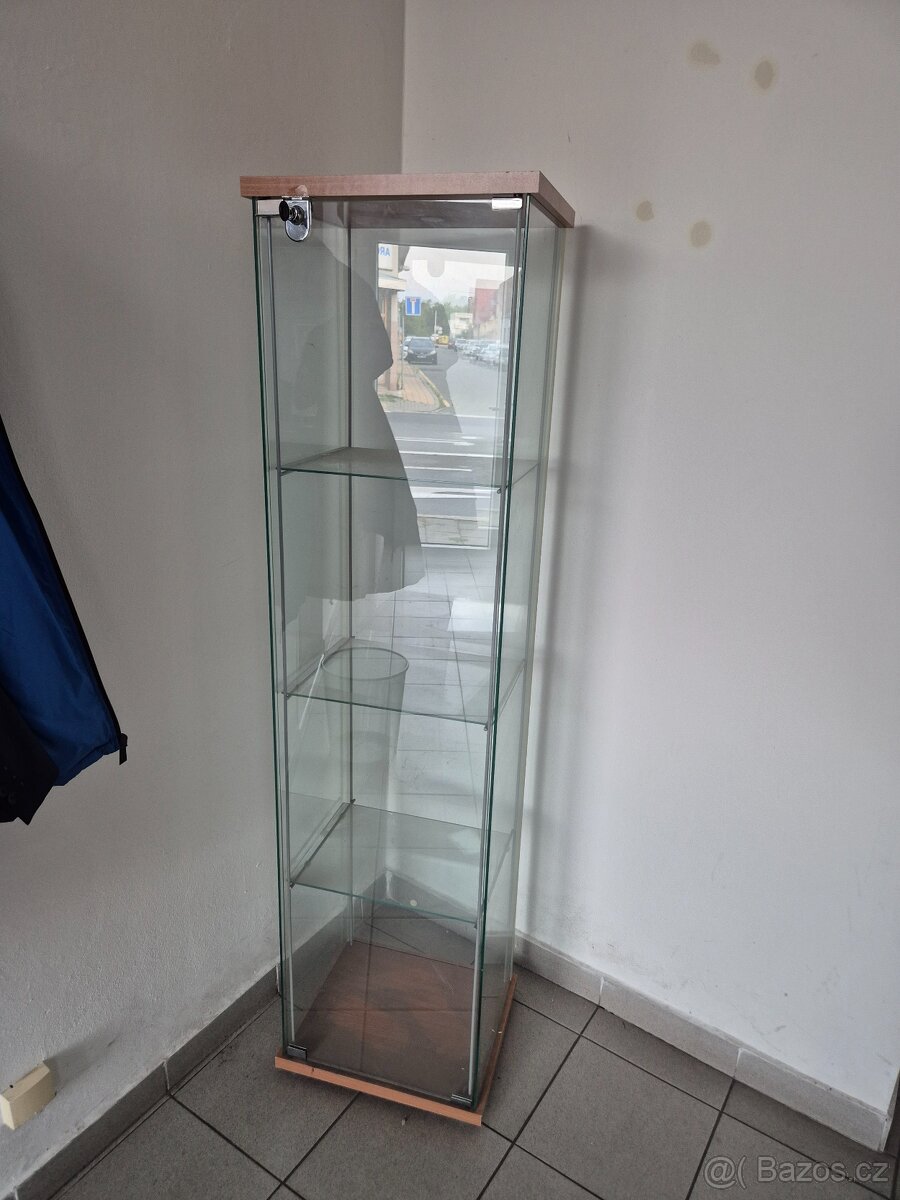 Skleněná skříňka