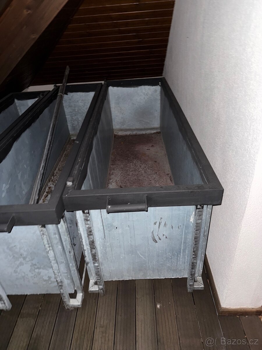 Truhliky kovove