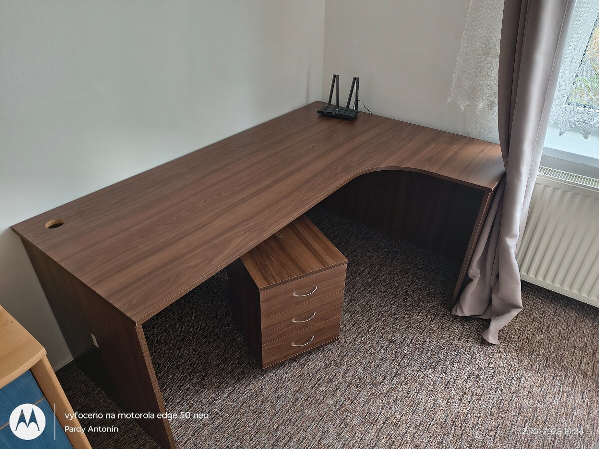 PC stůl s kontejnerem 2500,- Kč (hlučín)