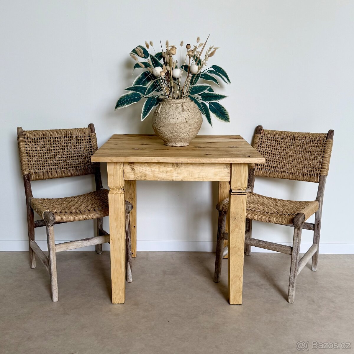 Dřevěný stůl, čtvercová jídelna, malý psací stůl, exotická