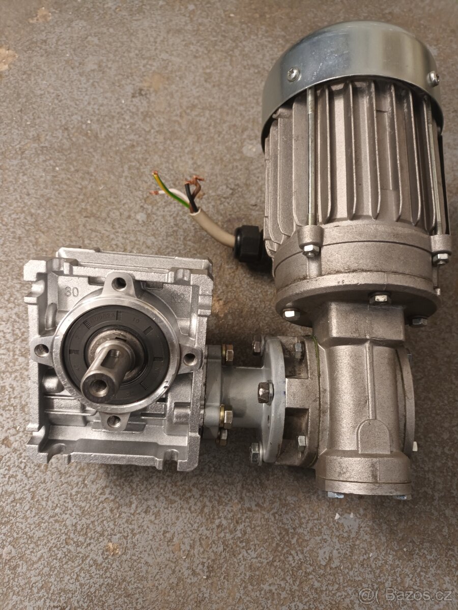 ELEKTROMOTOR ŠNEKOVÁ PŘEVODOVKA GRIL