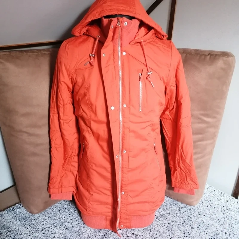 Nádherná zimní bunda s kapucí vel.40-42