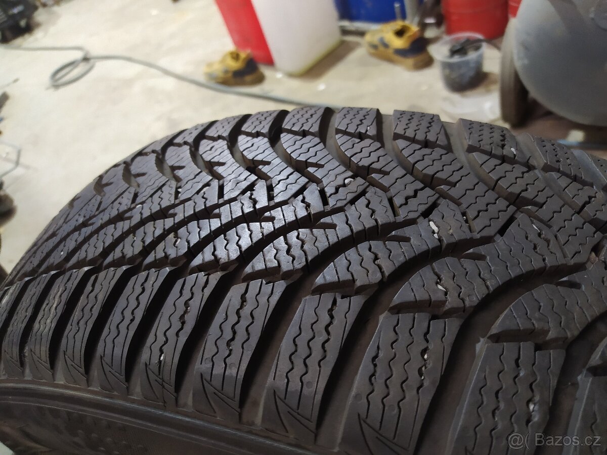 215/60 R17 kumho