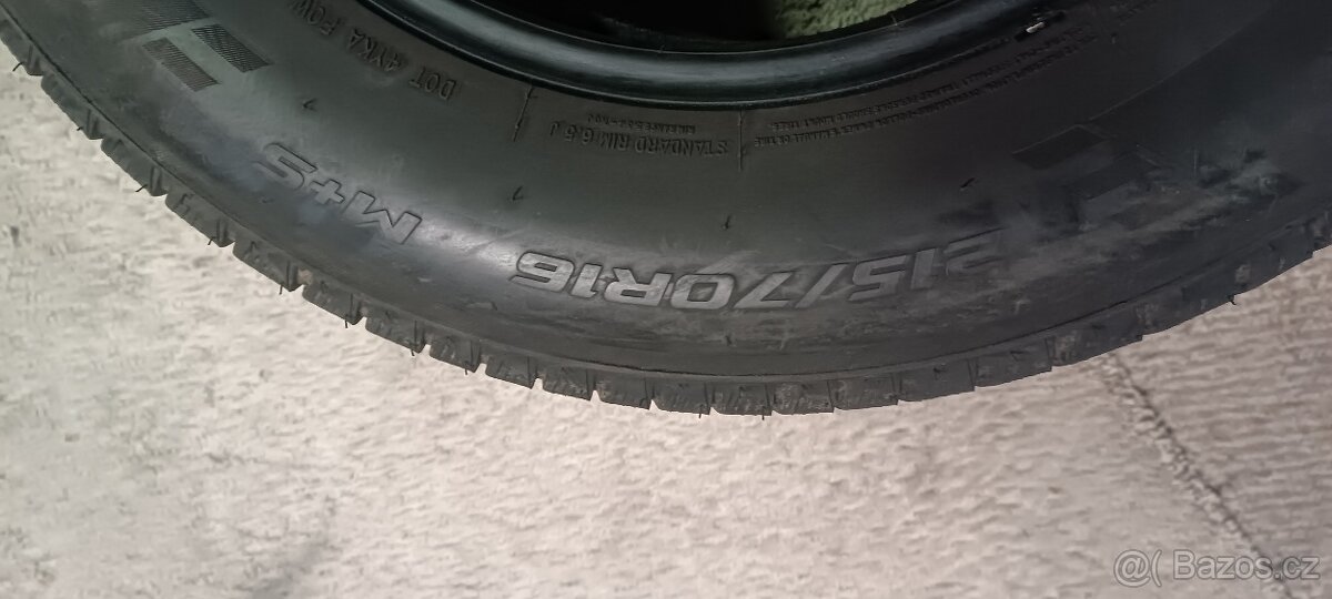 Zimní pneu 215/70/16