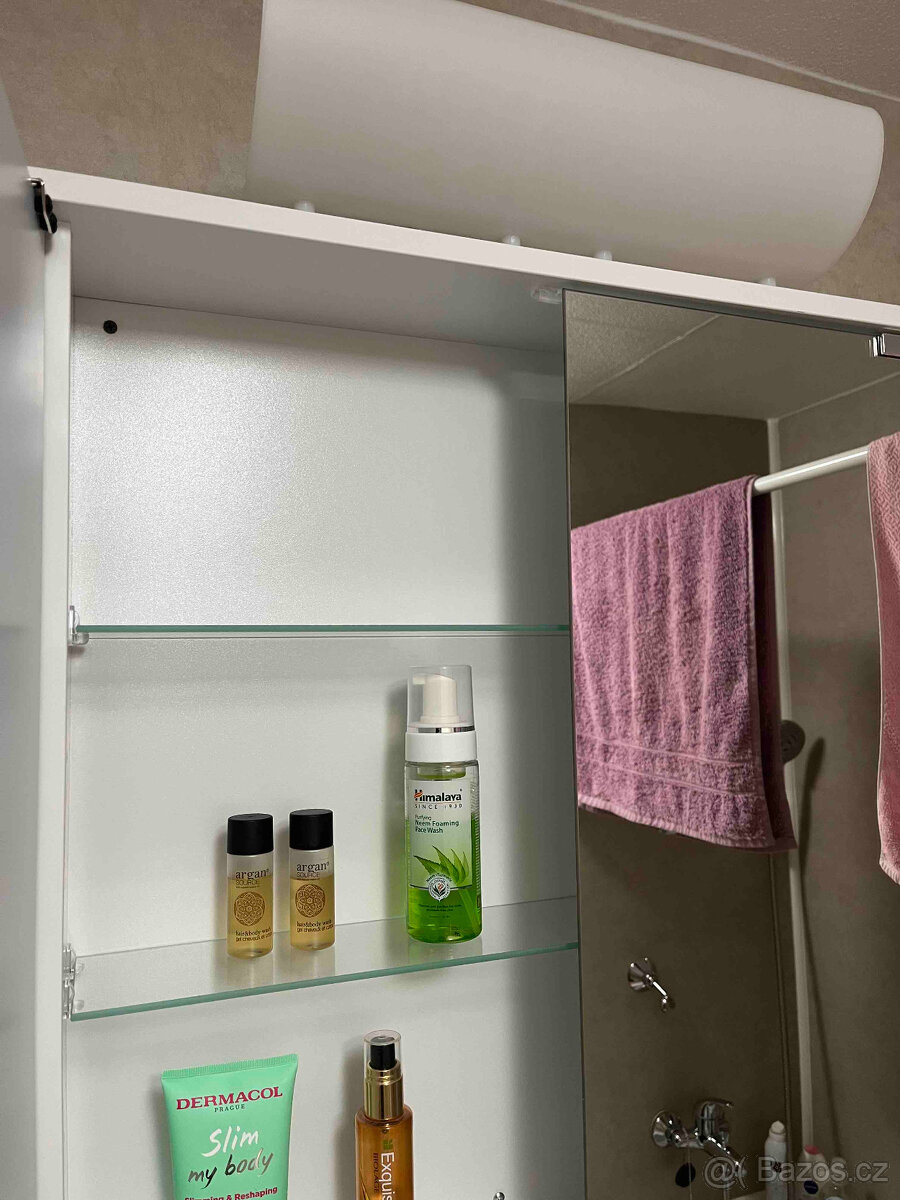 Zrcadlová galerka s osvětlením