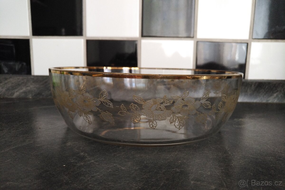 Mísa se zlatým motivem