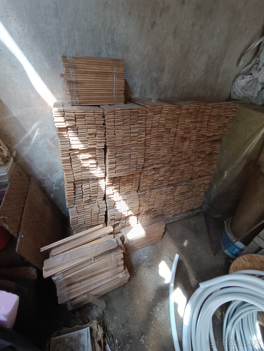 Použité, ale pěkné dubové parkety