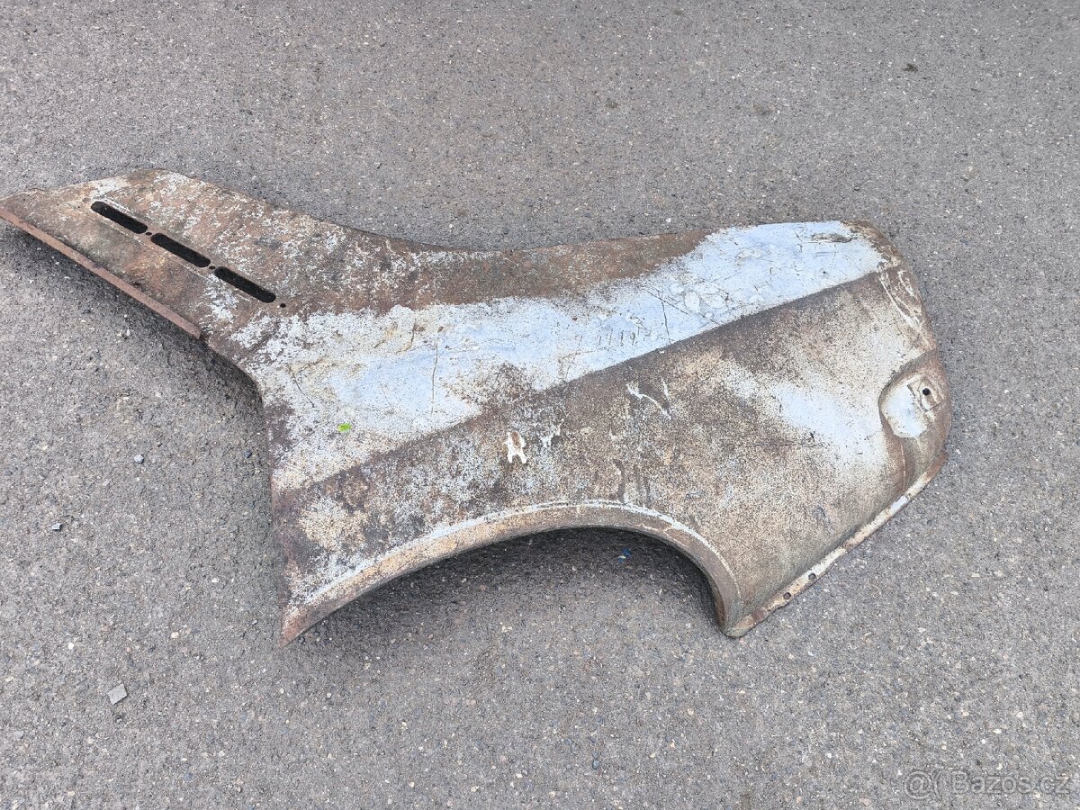 PZ blatník Renault 12/ Dacia