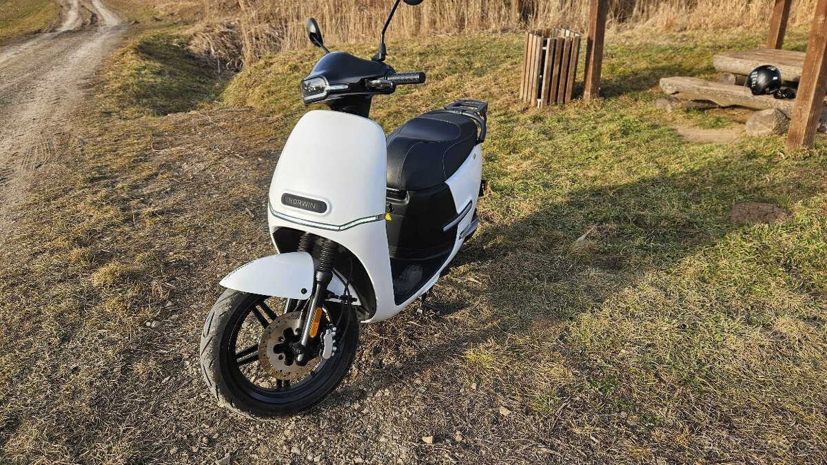 ELEKTRICKÝ SKÚTR HORWIN EK3