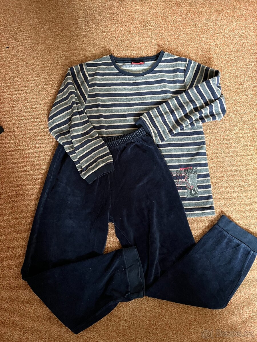 teplé pyžamo vel. 140