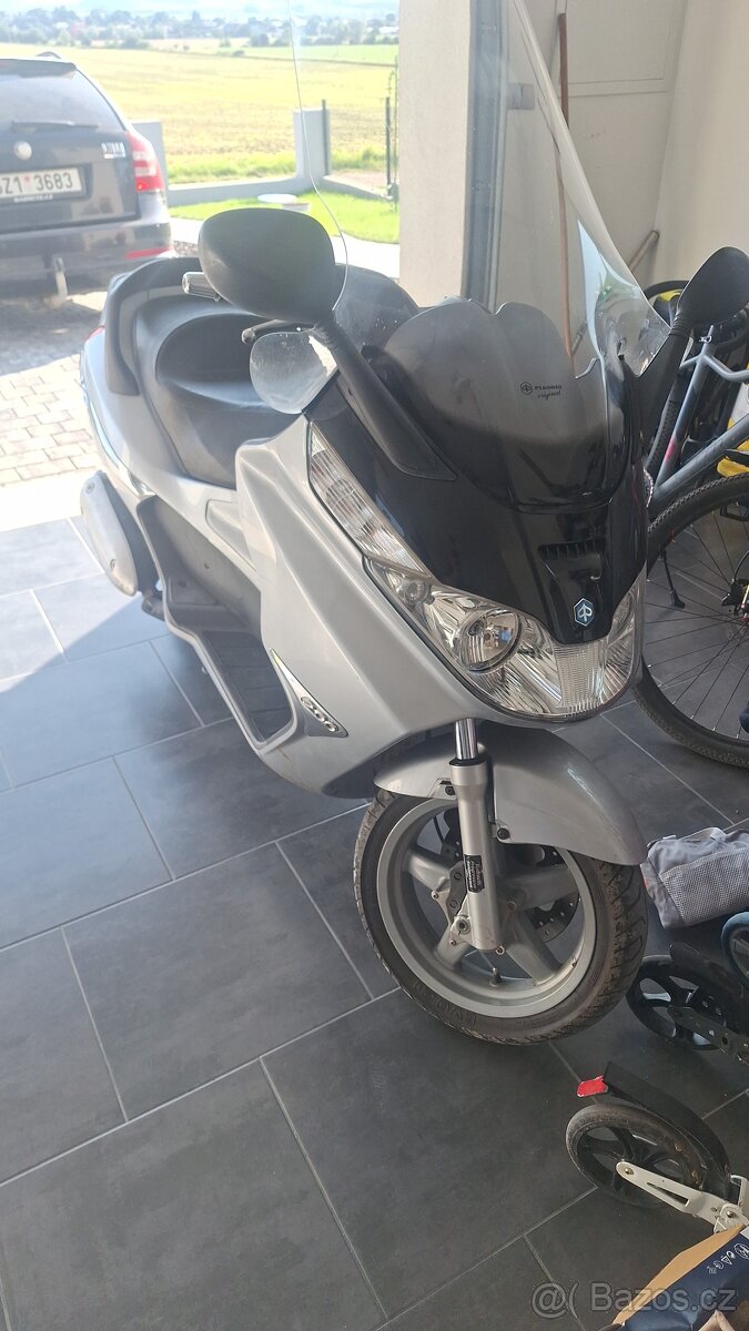 Piaggio x8 200