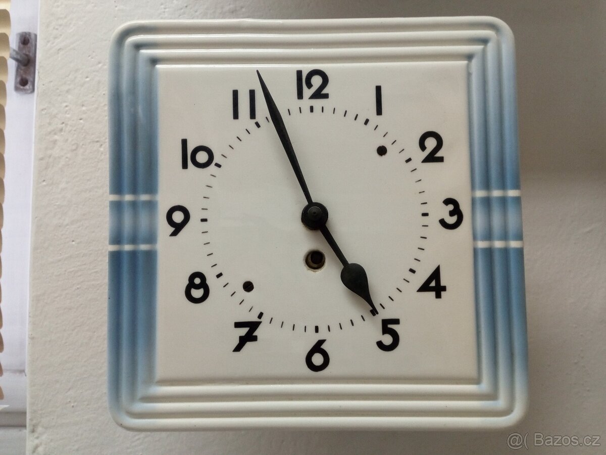 Stare porcelanove kuchyně nástěnné hodiny