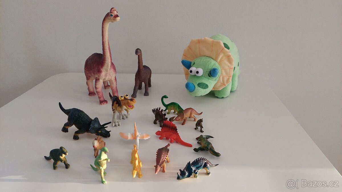 "Dinosauři" plastové figurky a plyšák