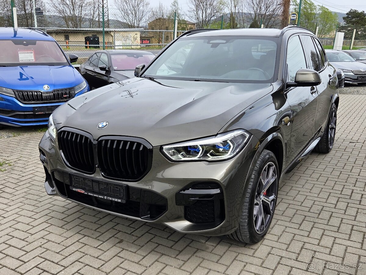 BMW X5 40i xDrive Mpaket HUD LASER KARBON KAMERA TAŽNÉ