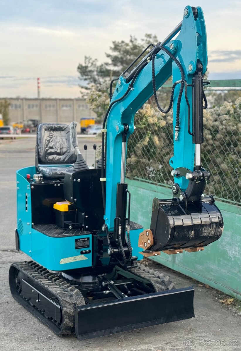 Minibagr rypadlo D900 levný bagr bagr