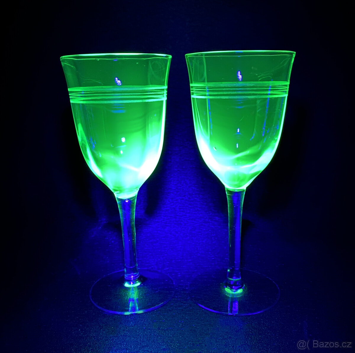 2x starožitná sklenice na víno 100ml, uranové sklo