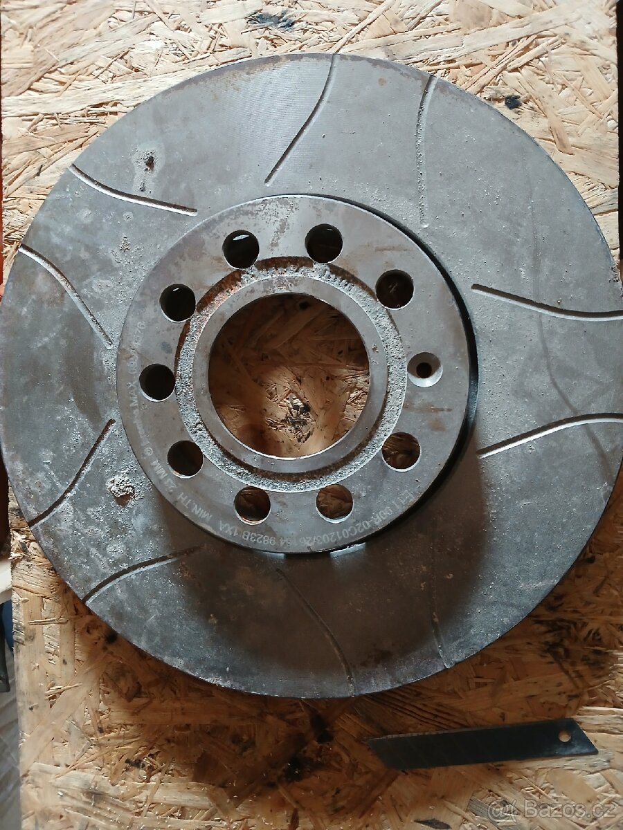 Brzdové kotouče a destičky Brembo