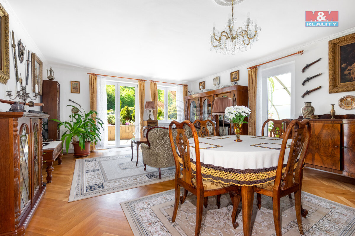 Prodej rodinného domu 6+1, 1388 m², Kounice