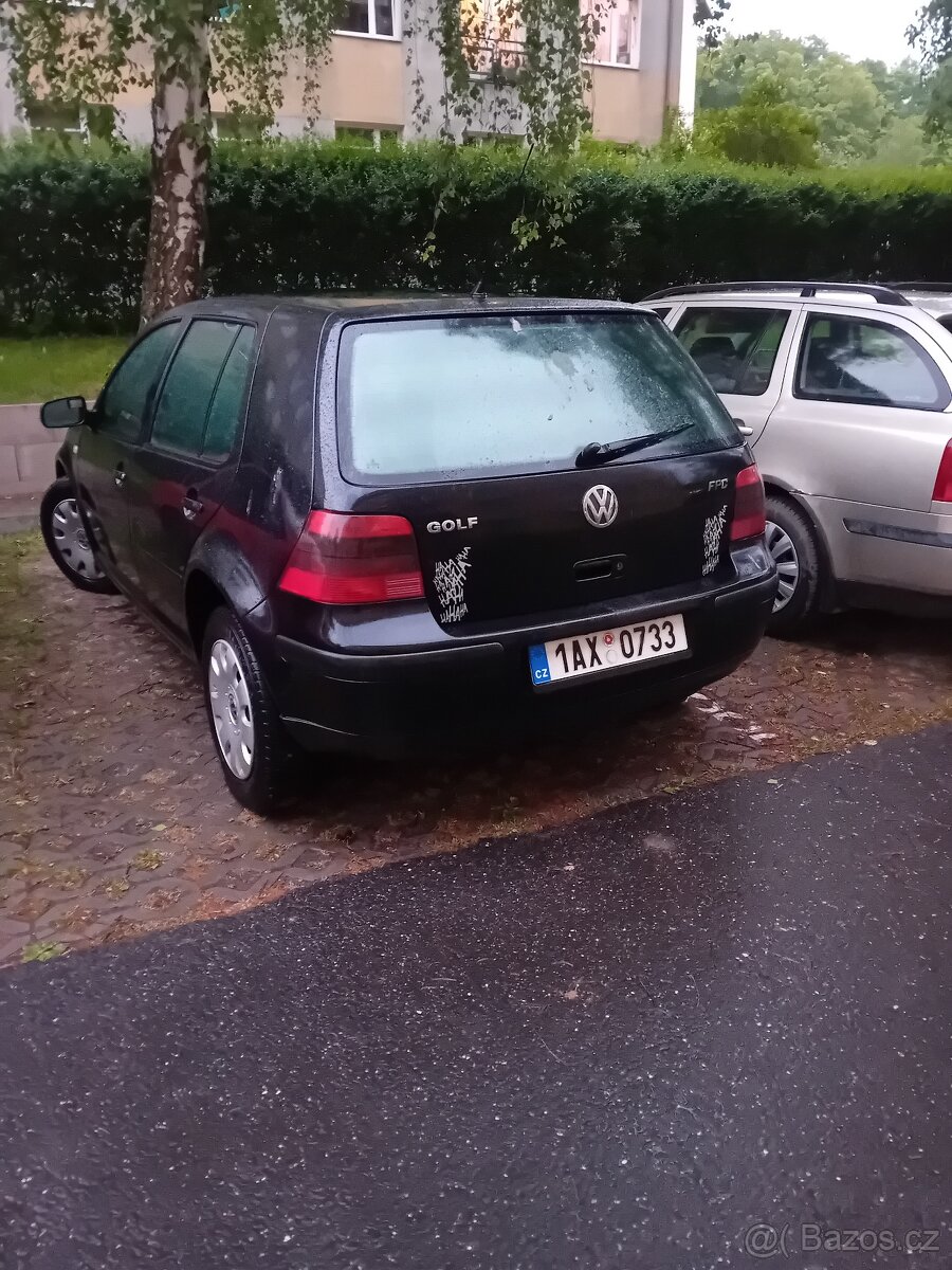 GOLF IV