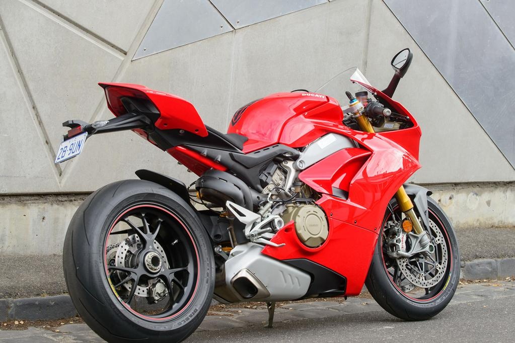 Ducati Panigale V4 koupím