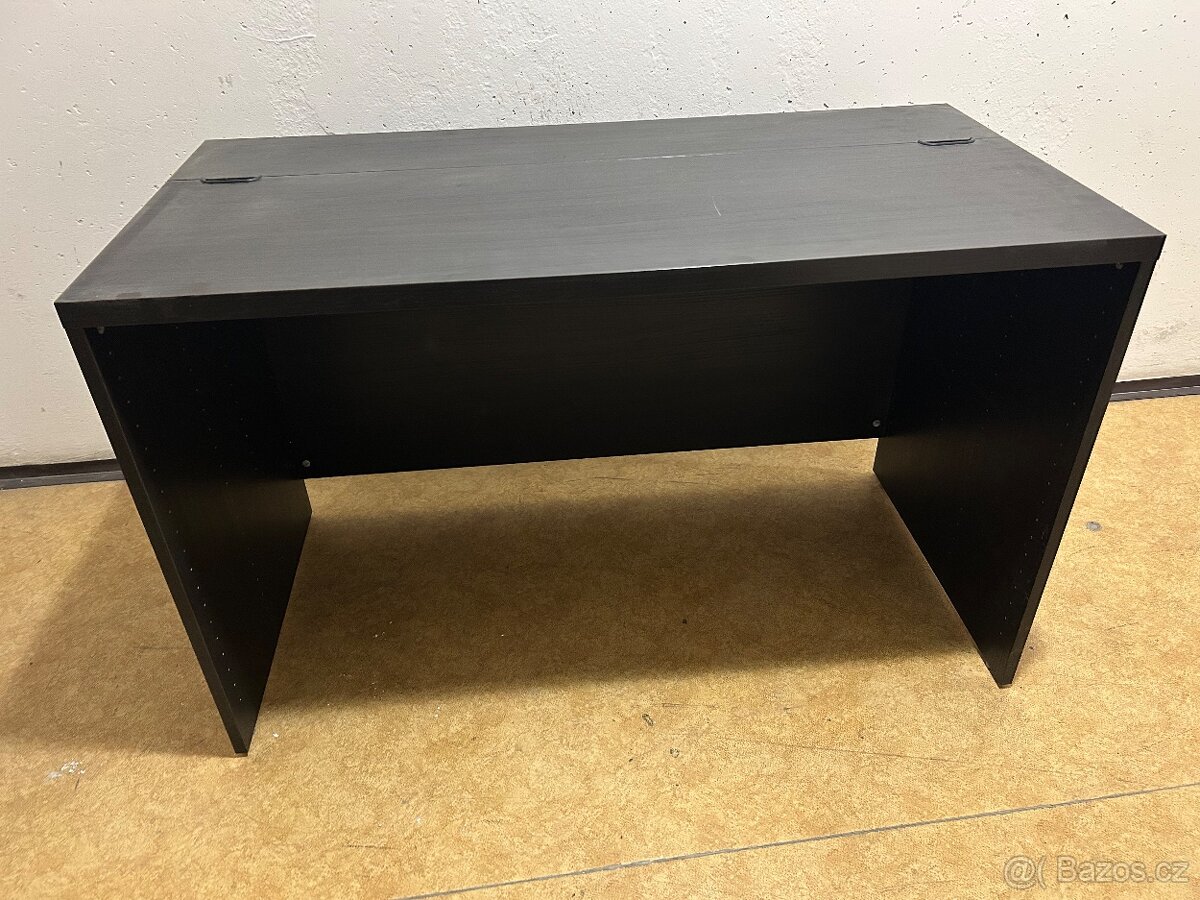 Černý stůl Ikea