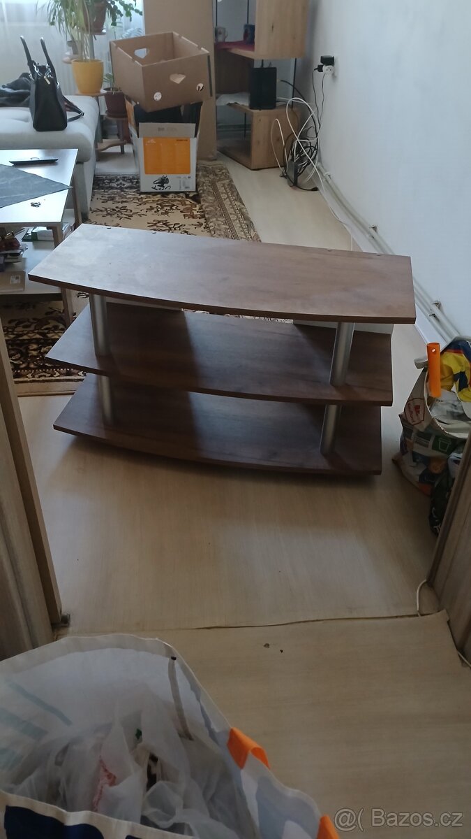 TV stolek