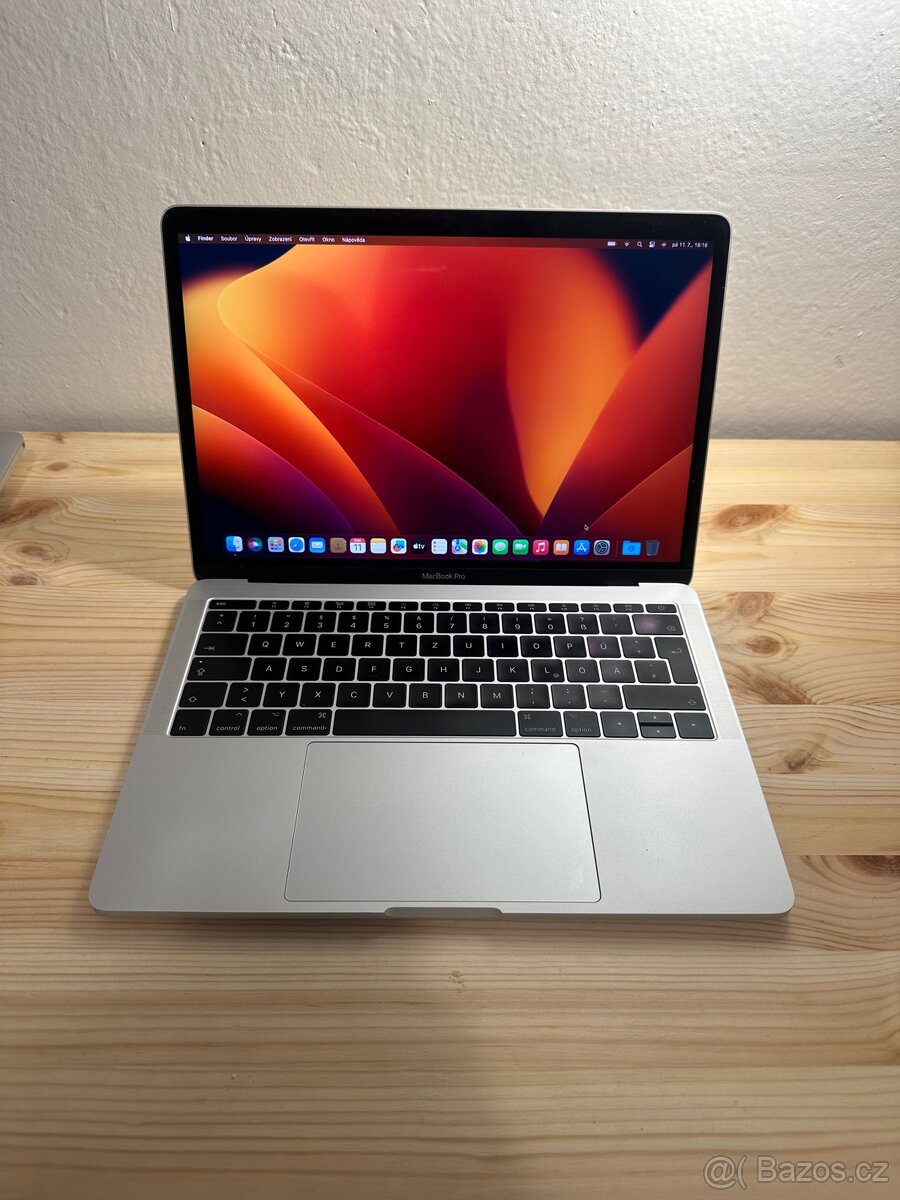 Apple MacBook Pro 2017 256GB i5 8GB RAM