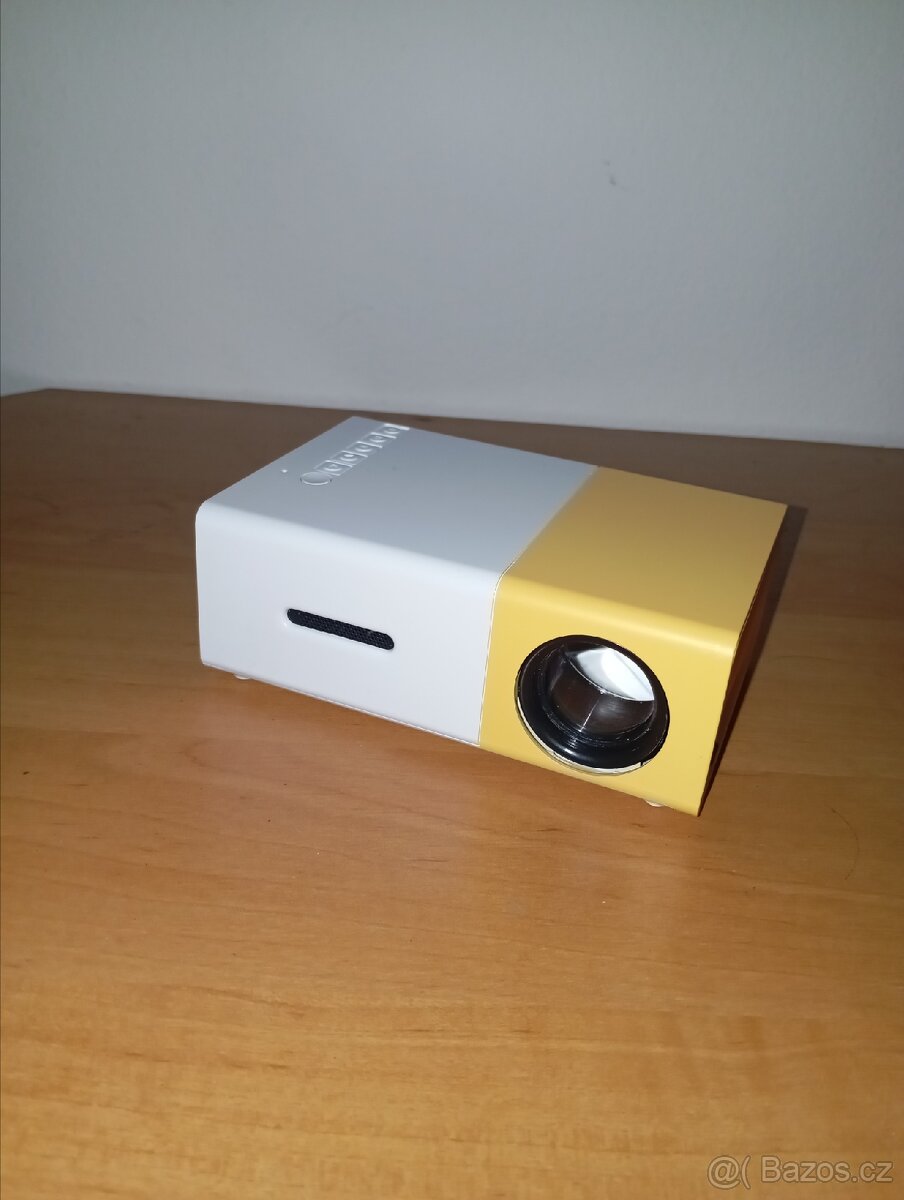 🎥 Mini LED projektor – jako nový, včetně krabice