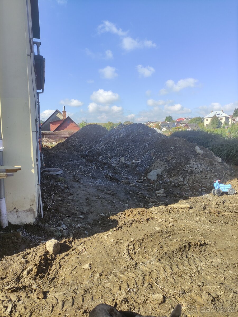Hlina s kamením