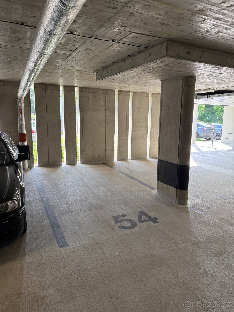Pronájem garážového stání / pronájem garáže