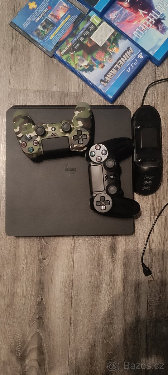 PS 4, dva ovladače a hry