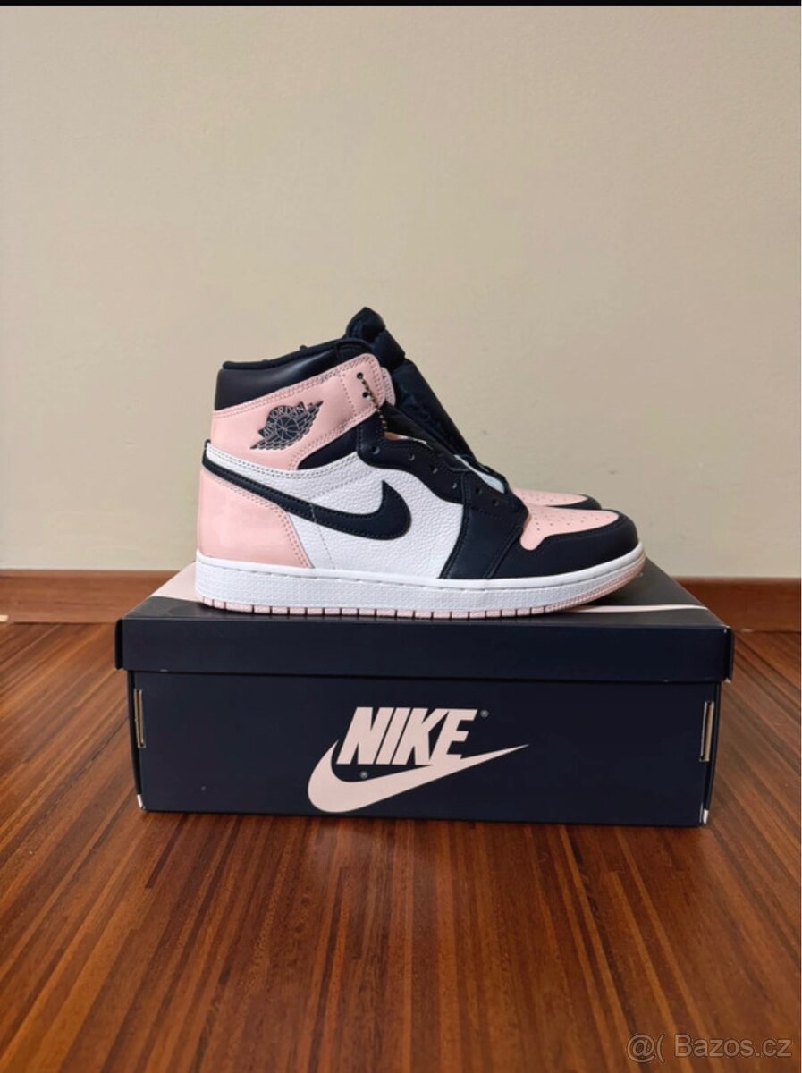 Nike Air Jordan 1 atmosphere