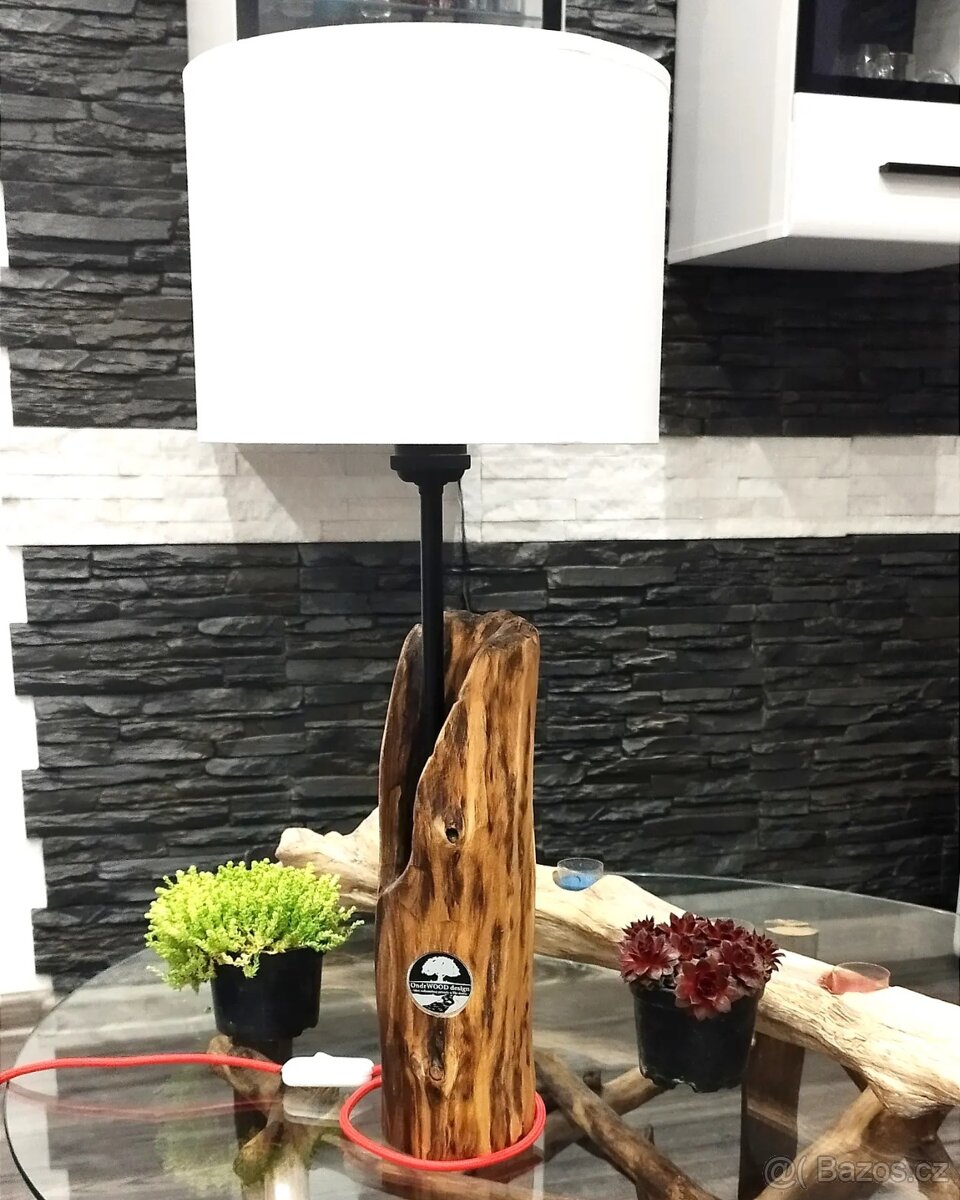 Lampa na noční stolík