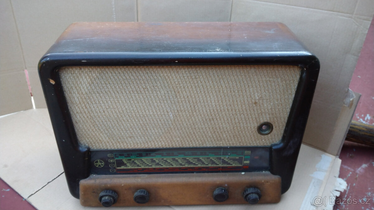 staré rádio Tesla 619A