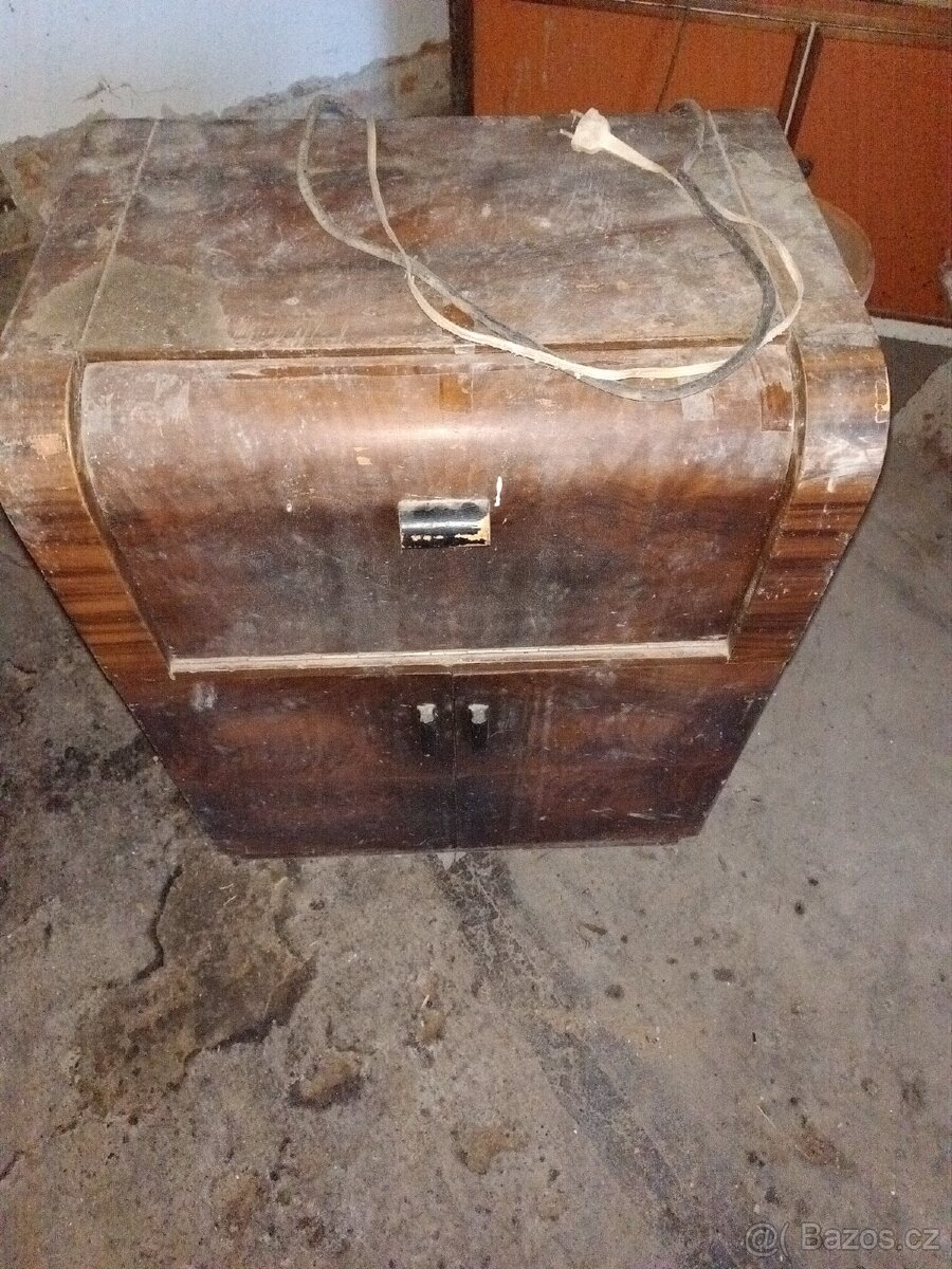 Gramofonová skříň