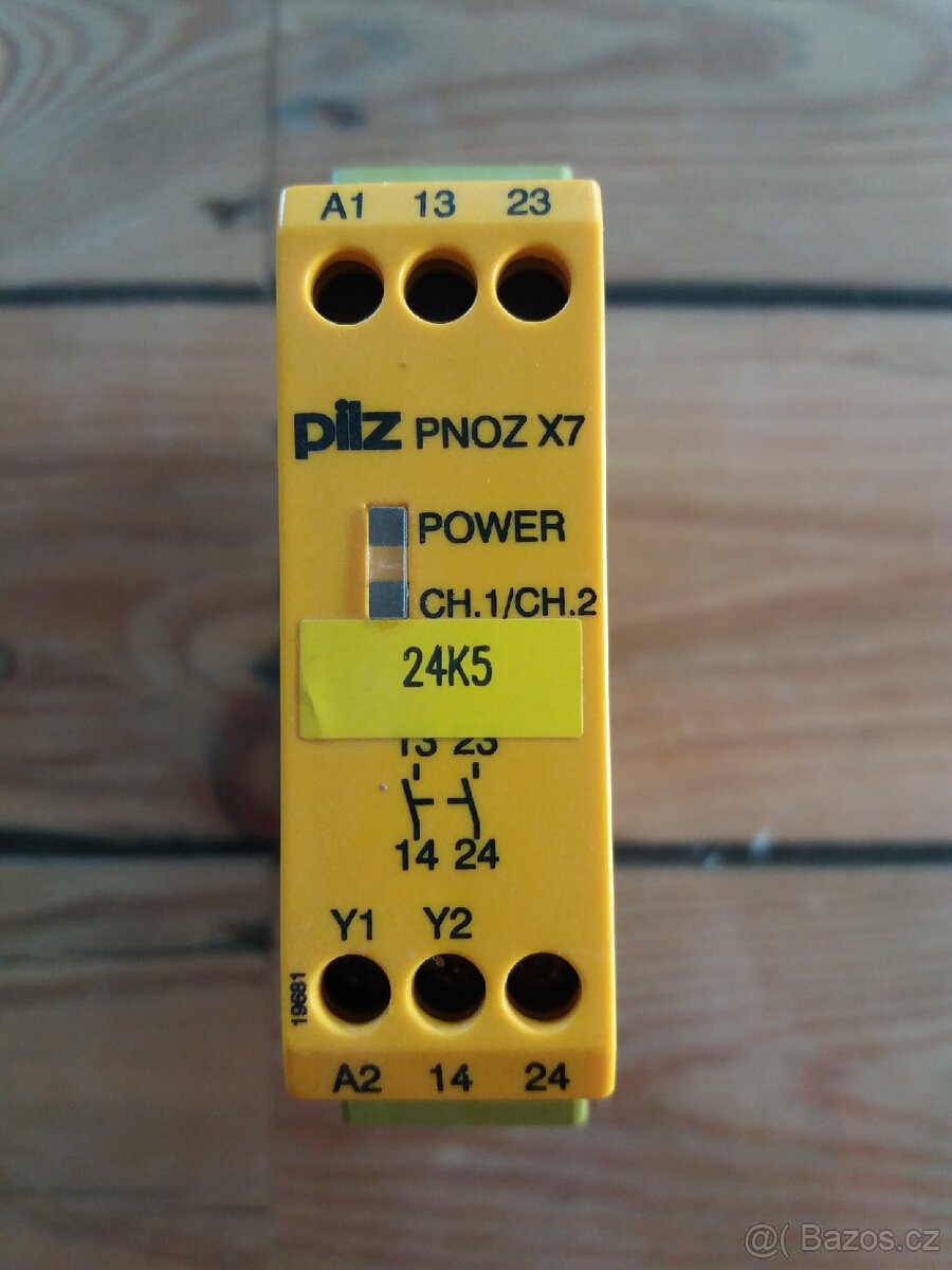 Bezpečnostní relé Pilz PNOZ x7

