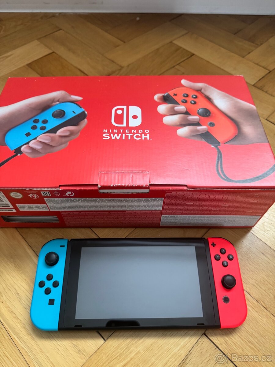 Nintendo Switch + hra + příslušenství