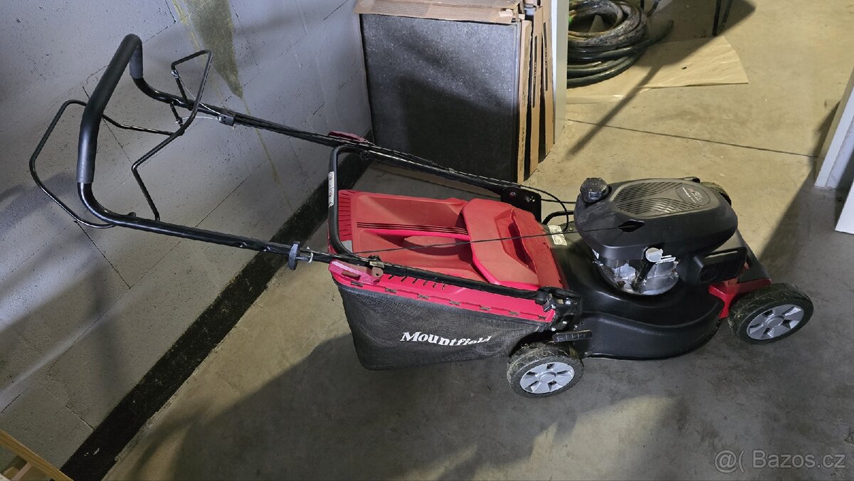 Benzínová sekačka s pojezdem Mountfield SP 46 H