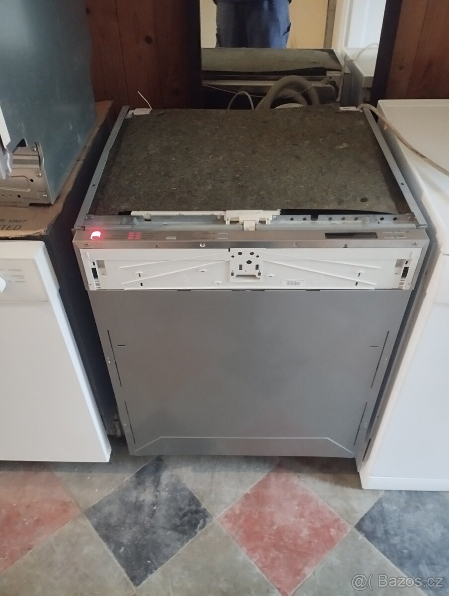 Kvalitní plně vestavná myčka zn. Miele