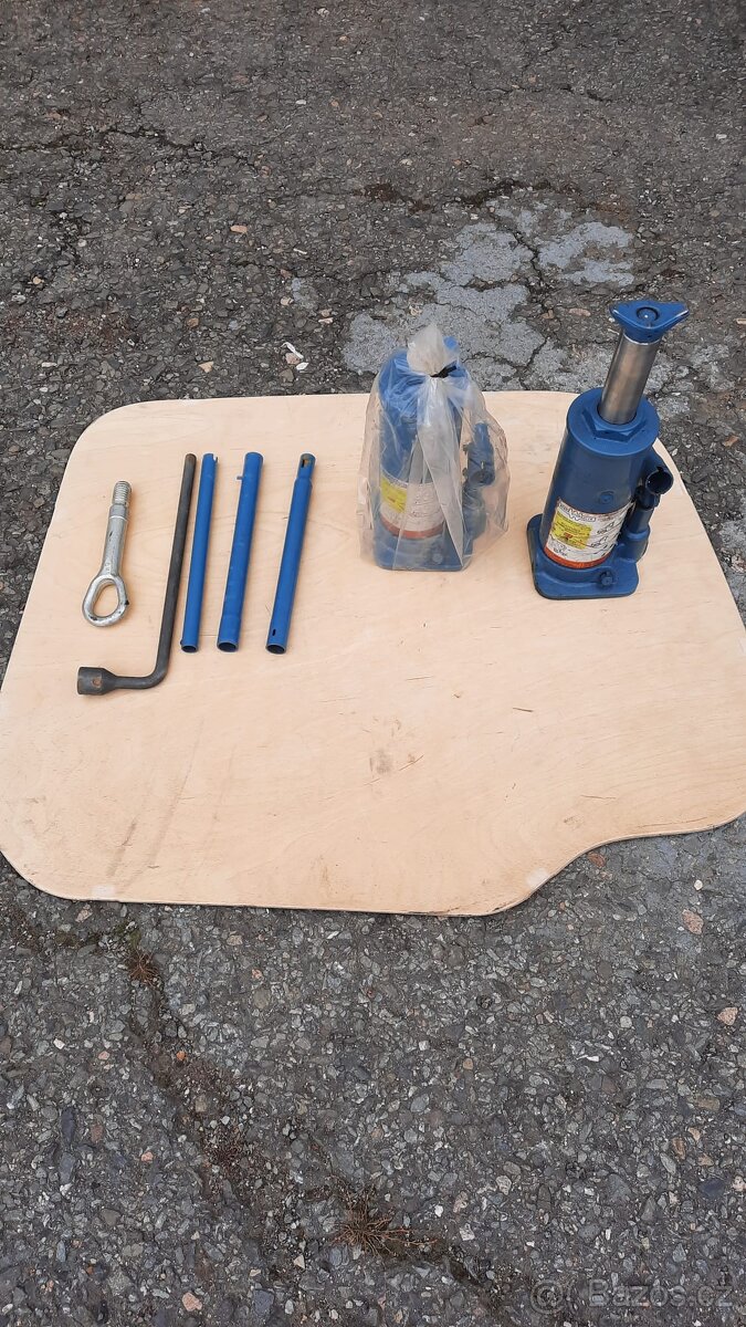 hever, klíč na kola, tažné oko