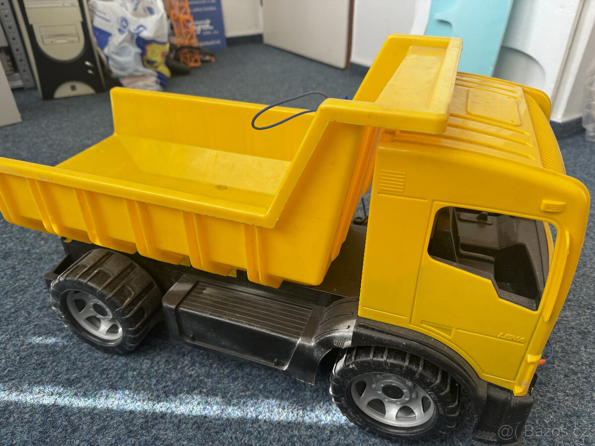 sklápěčka a popelářské auto