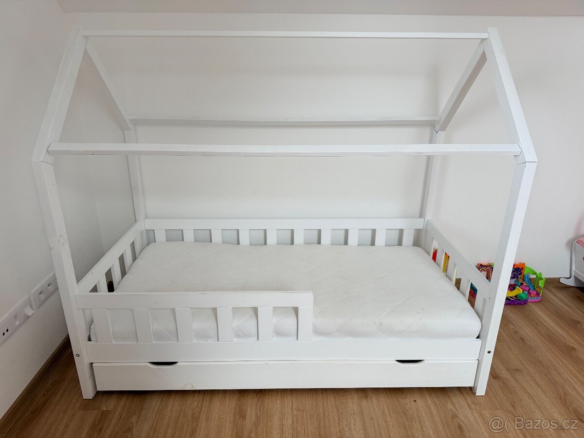 Dětská domečková postel