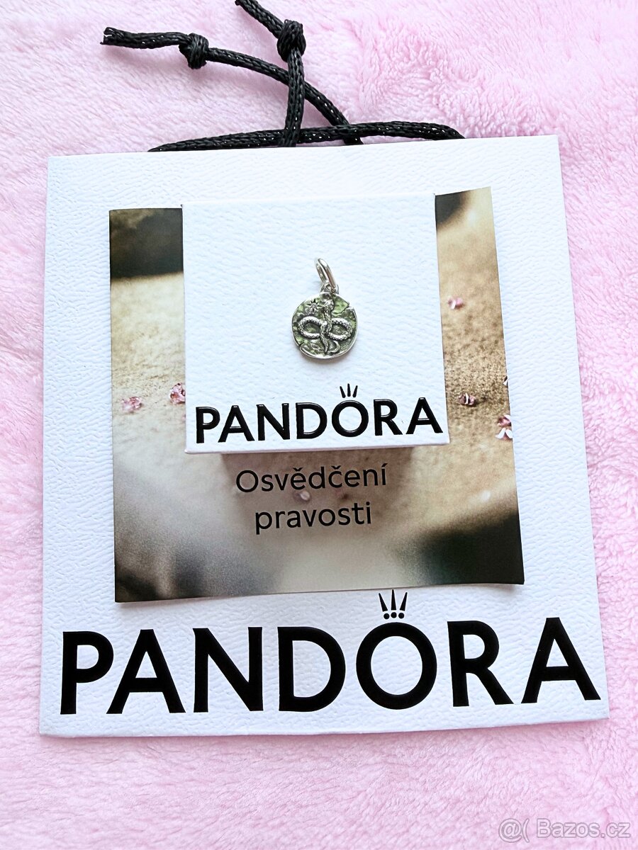 Pandora koralek Medailon Had