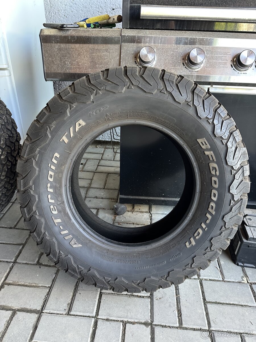 BFGoodrich All Terrain T/A KO2 265/70 R17