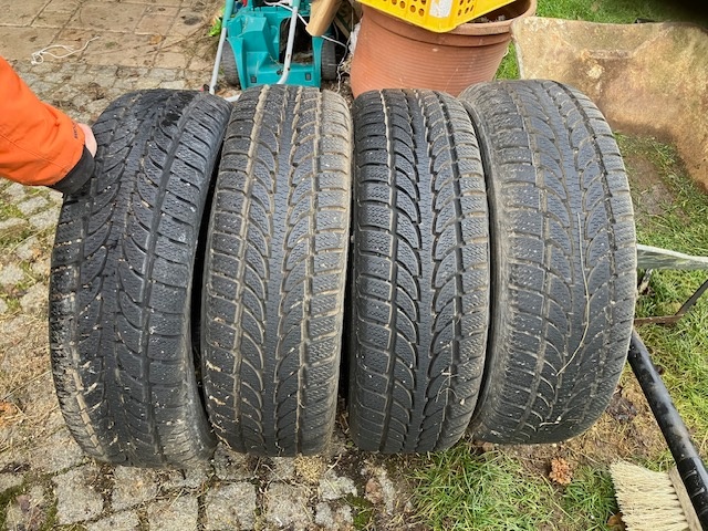 Pneu 215/70x16