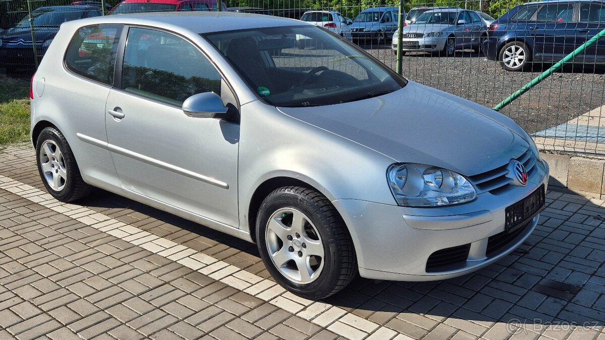 Volkswagen Golf 1.6 MPi - DSG