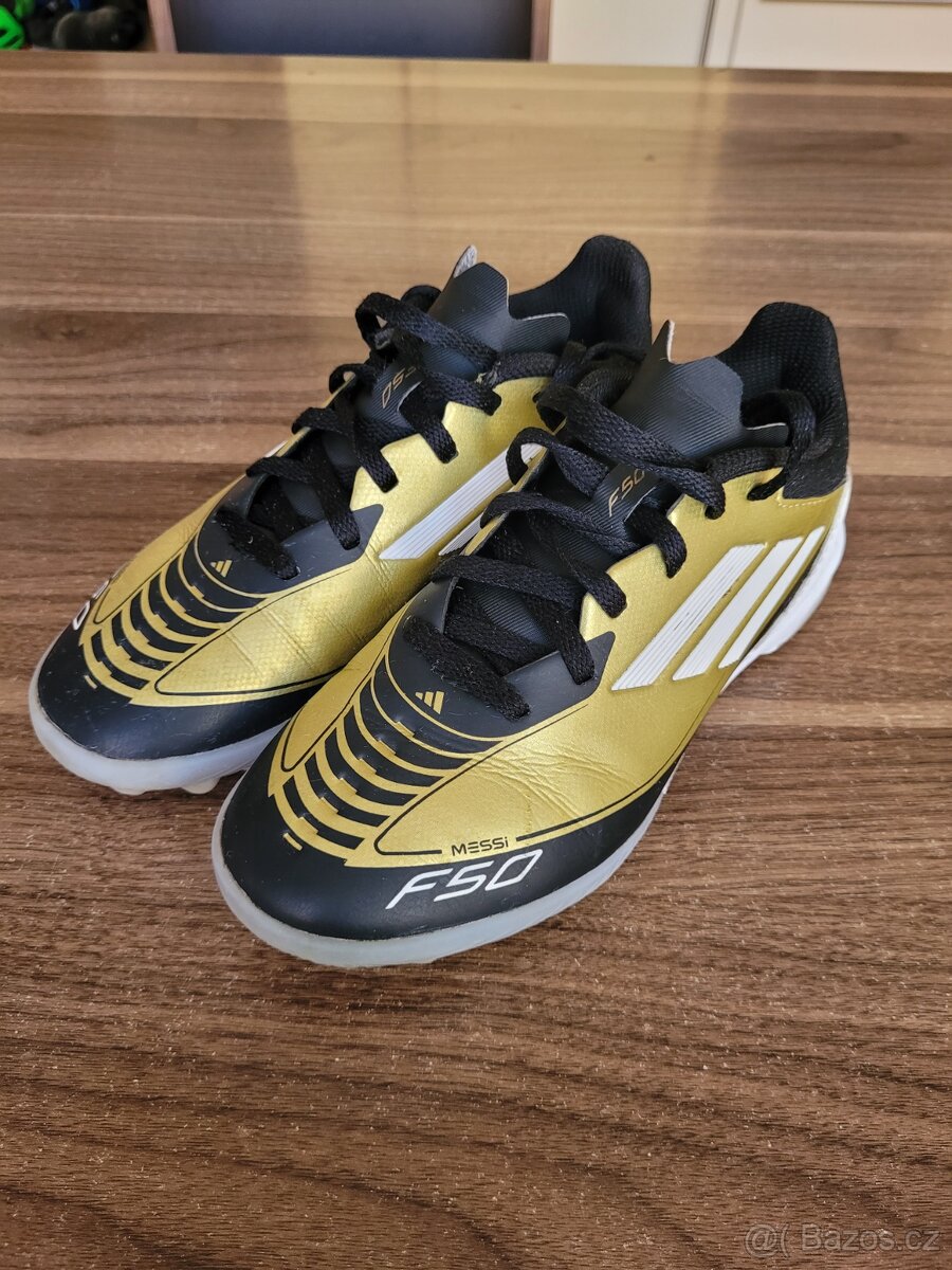 Dětské kopačky Adidas TF, vel. 33
