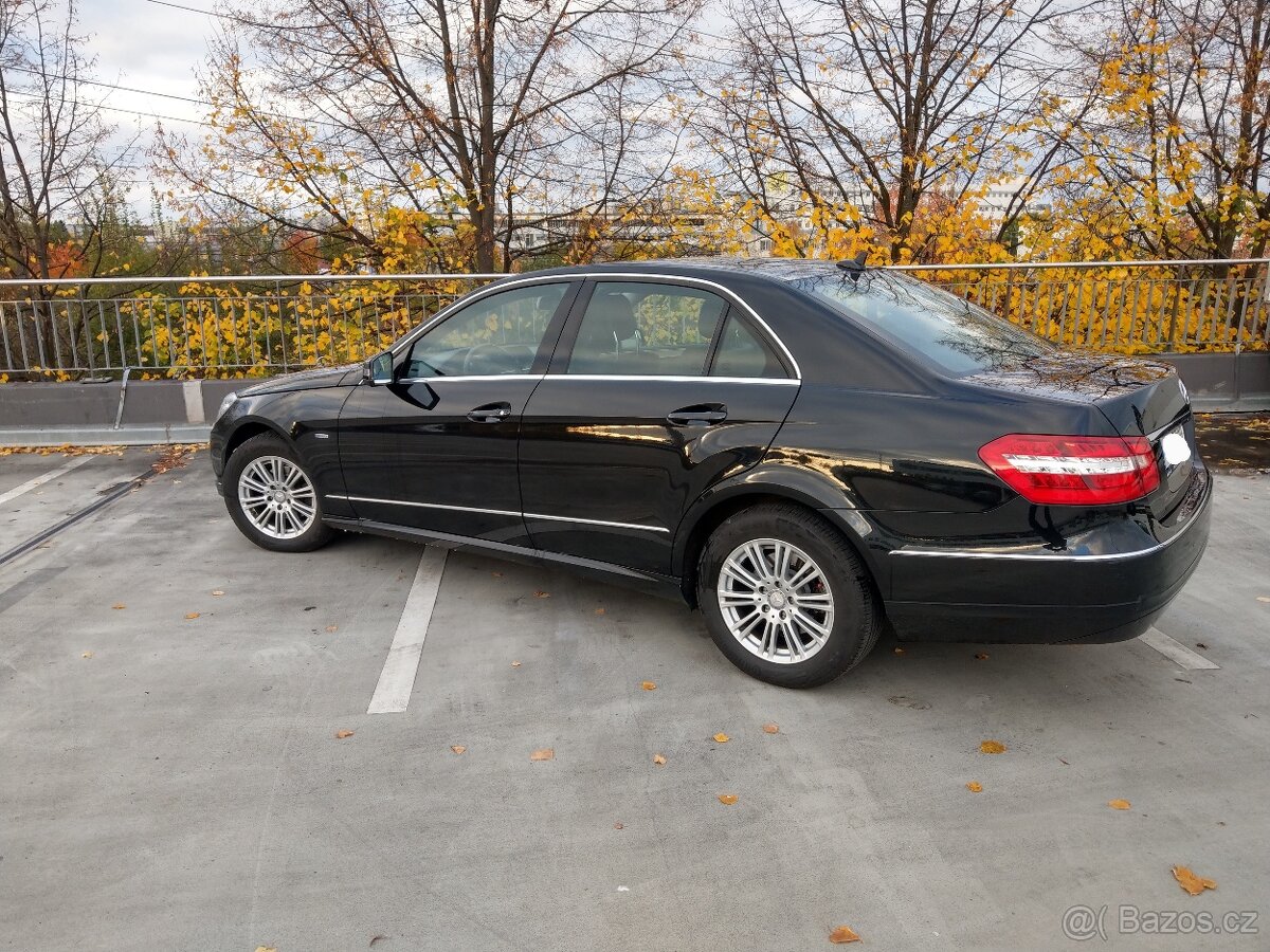 Mercedes Benz E 220 Blue Efficiency