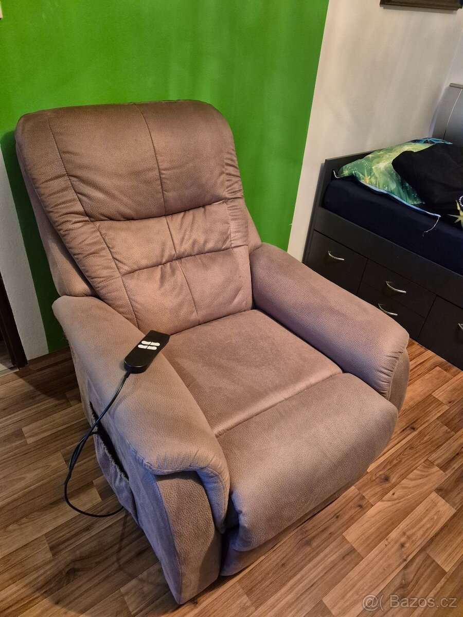 Polohovací křeslo elektrické