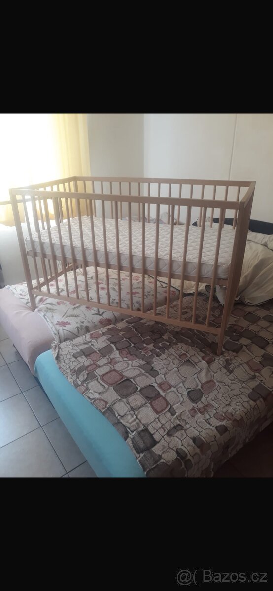Dětská postýlka s matrací